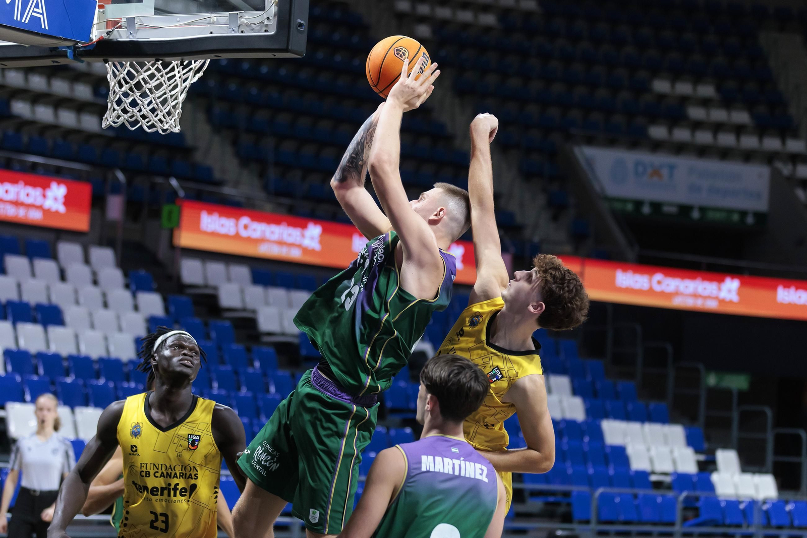 El Unicaja Alhaurín de la Torre conquista La Laguna (66-69)