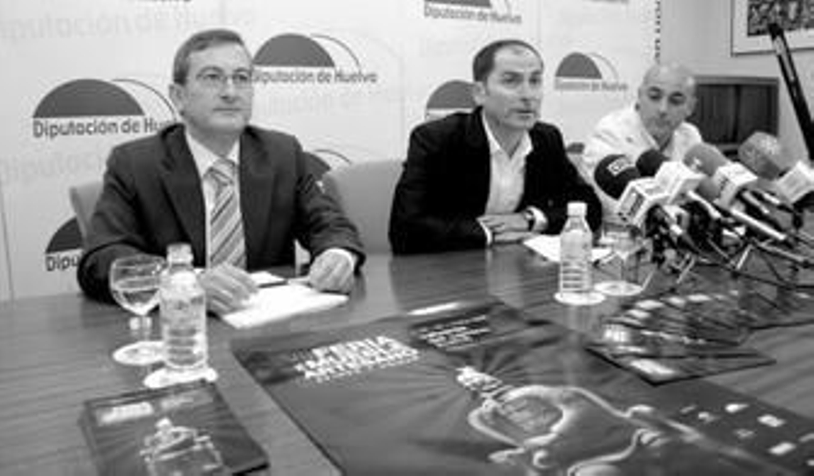 José Berrocal, Miguel Ángel Domínguez y Jesús Llanes, en la presentación de la Feria del Mueble de Valverde. José Berrocal, Miguel Ángel Domínguez y Jesús Llanes, en la presentación de la Feria del Mueble de Valverde.