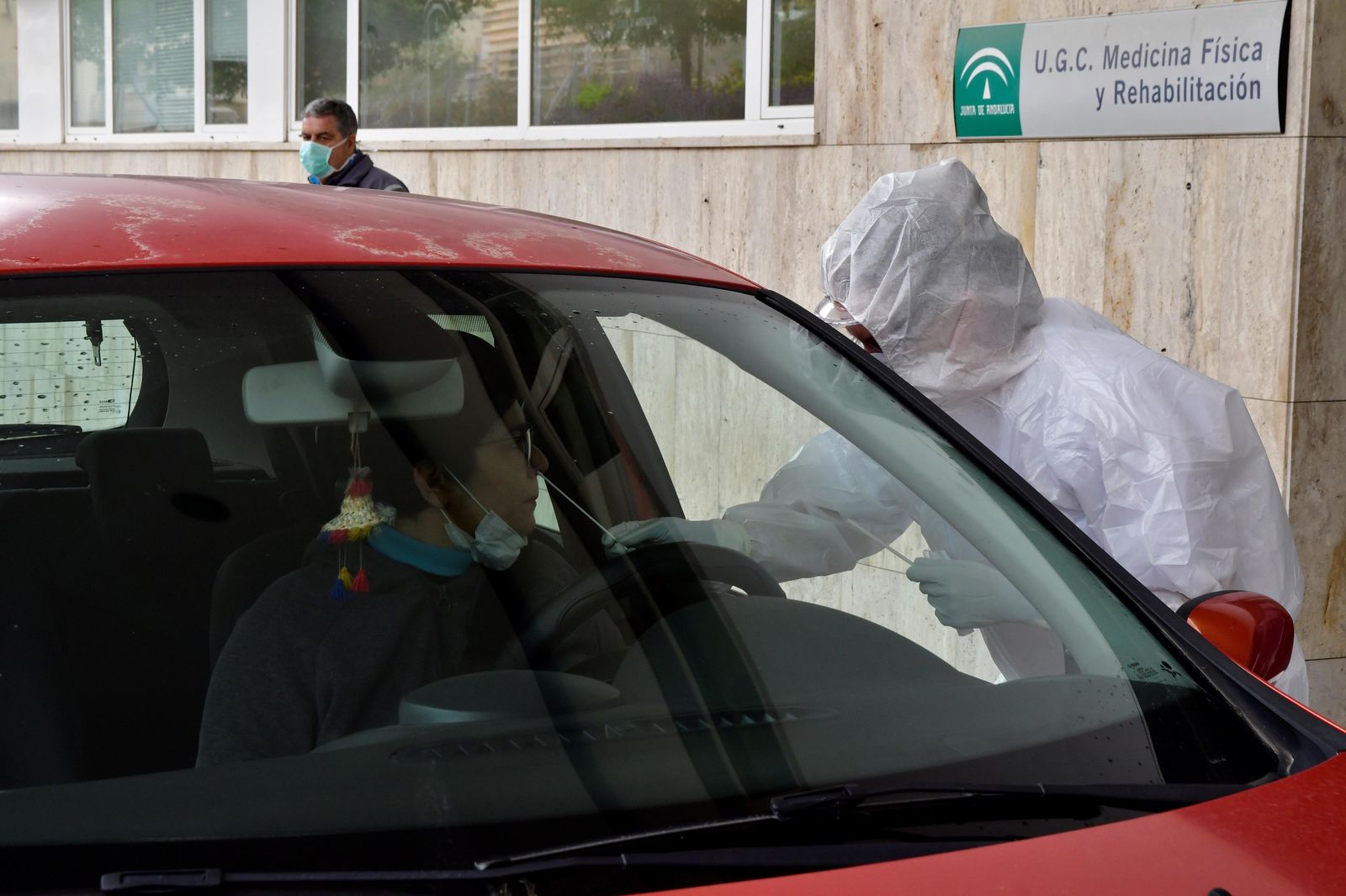 Comienza a funcionar el punto de recogida de muestras de la Bola Azul