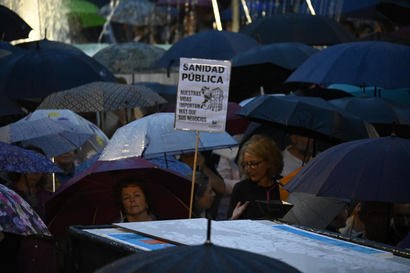 Las mejores imágenes de la manifestación por la sanidad en Huelva