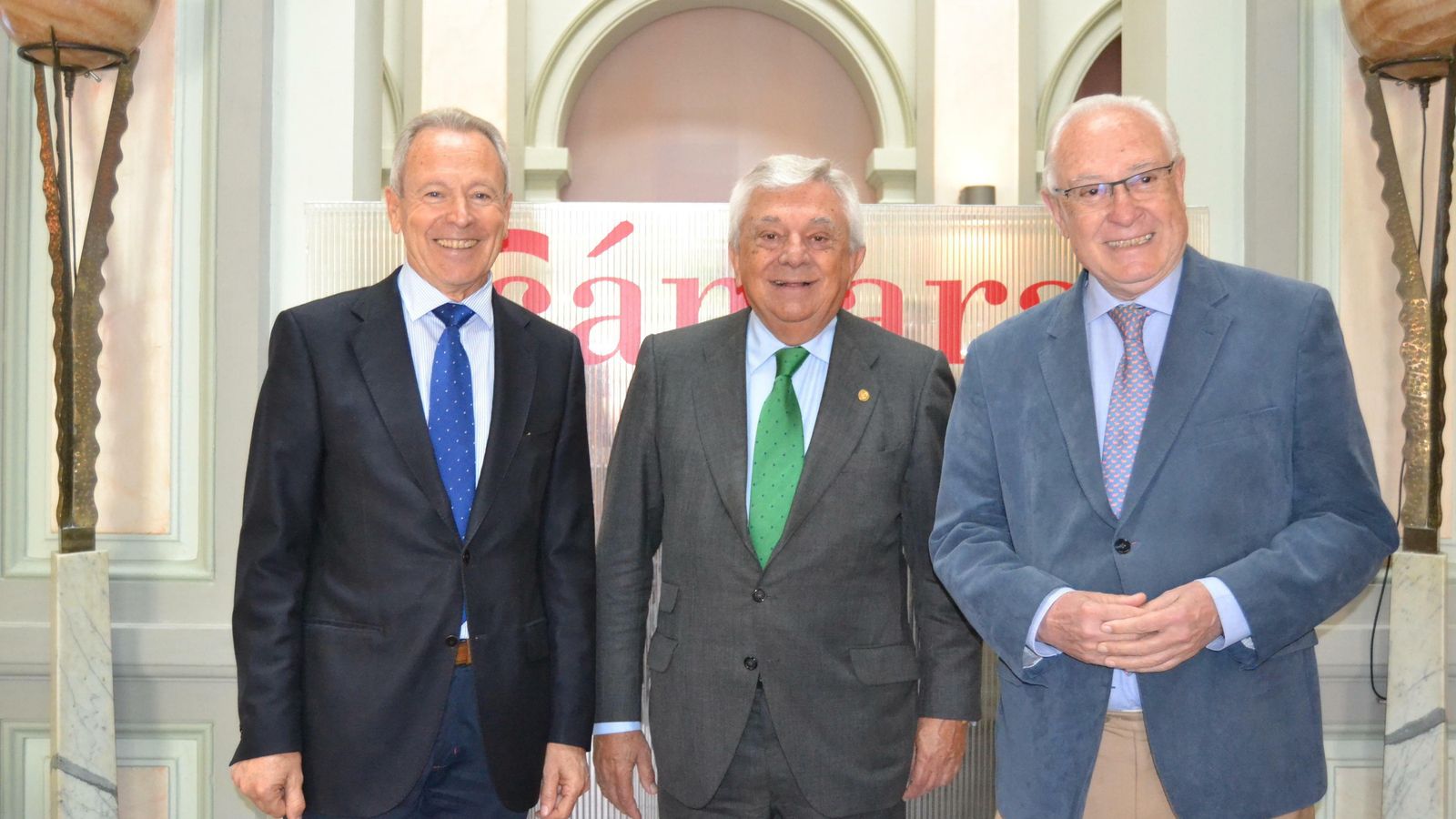 José Pozo (Azvi), Francisco Herrero (Cámara) y Jaime Raynaud (Fomento), este martes en la Cámara de Comercio.