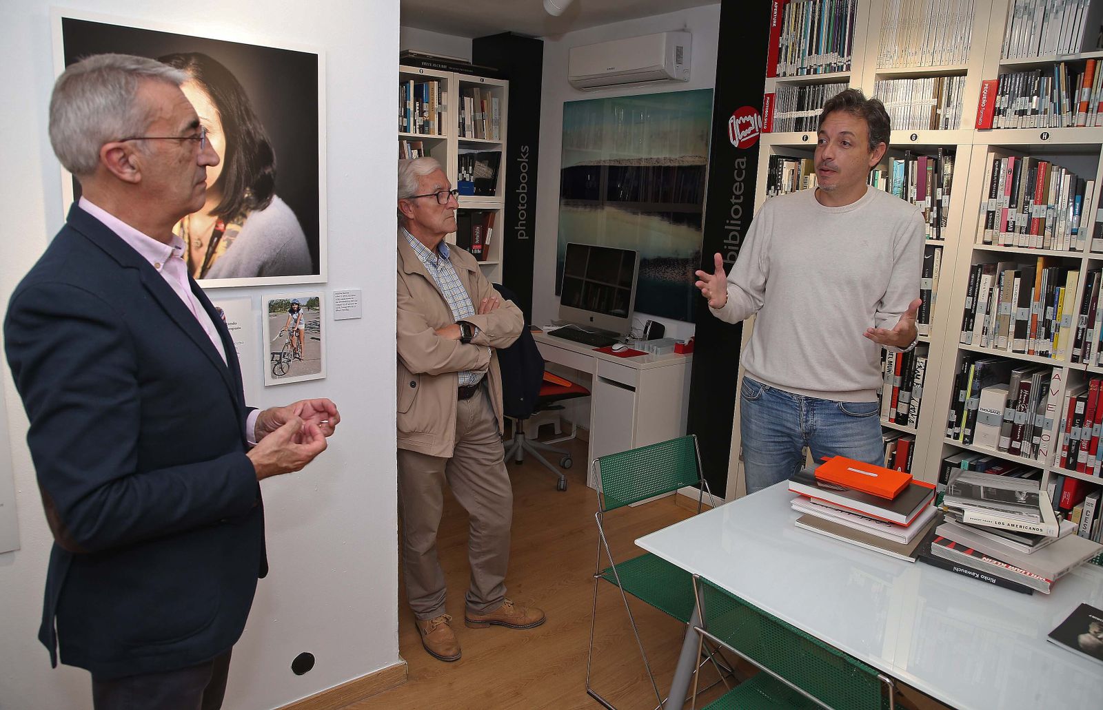 La UFCA  muestra la exposición de Sofía Moro a la Asociación de la Prensa del Campo de Gibraltar