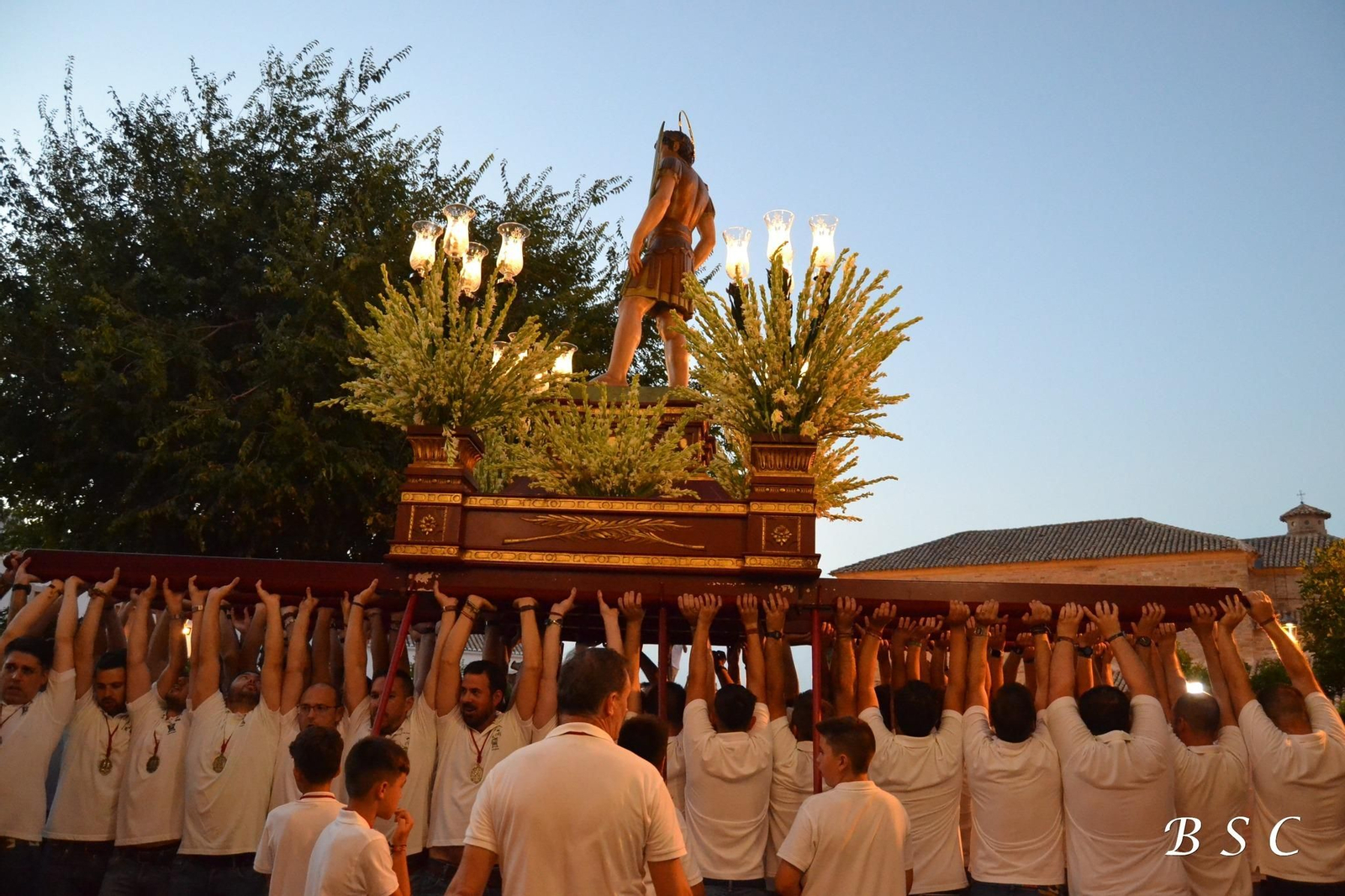 Arjona vive con devoción el día grande de su Fiestasantos, en imágenes