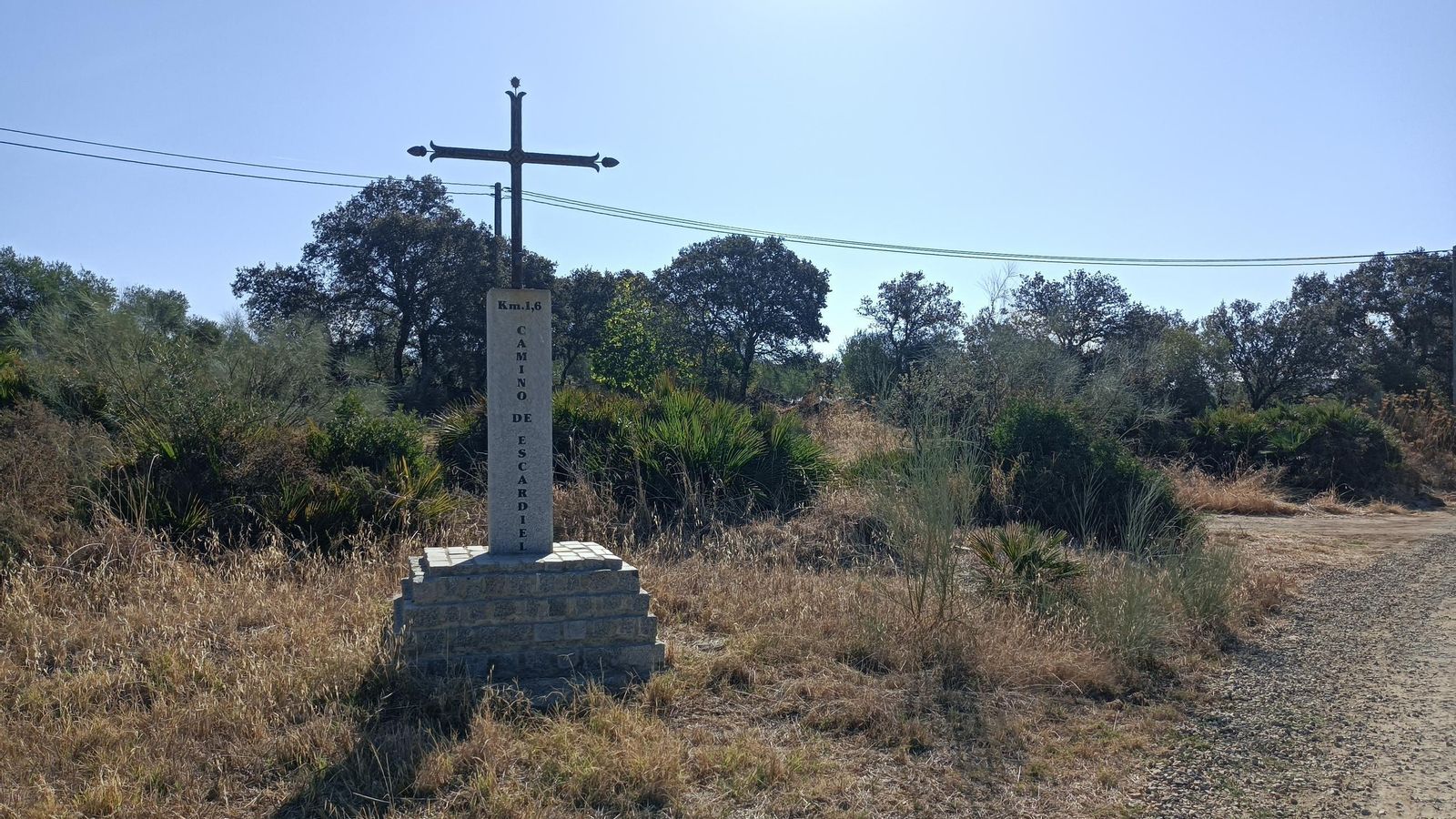 Las cruces nos van marcando la distancia.