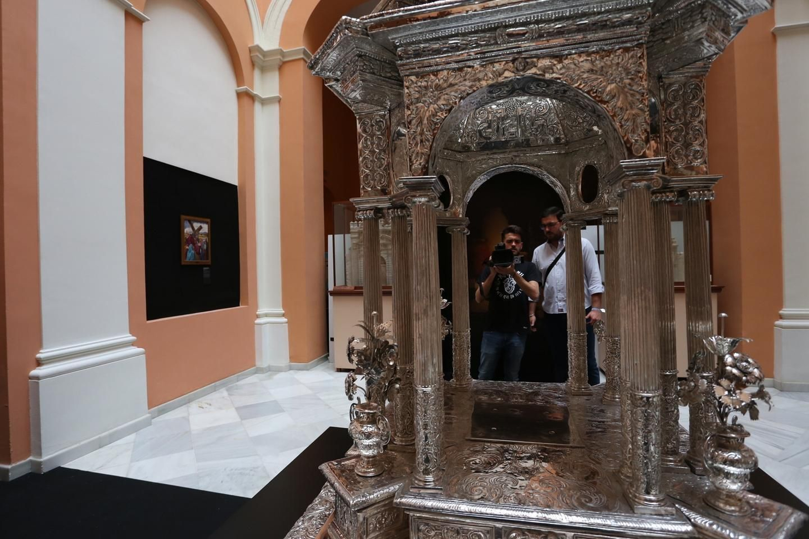 La exposición 'Pasión según Sevilla', en imágenes