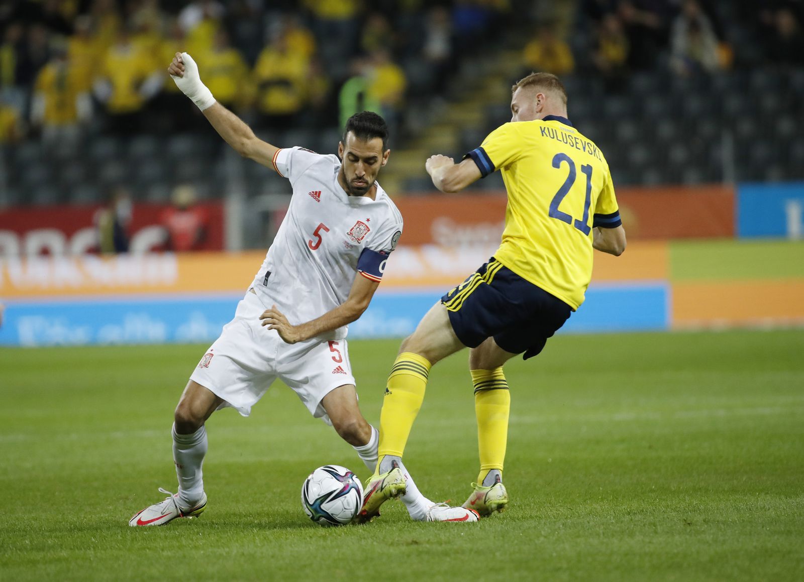 Una disputa durante el Suecia - España