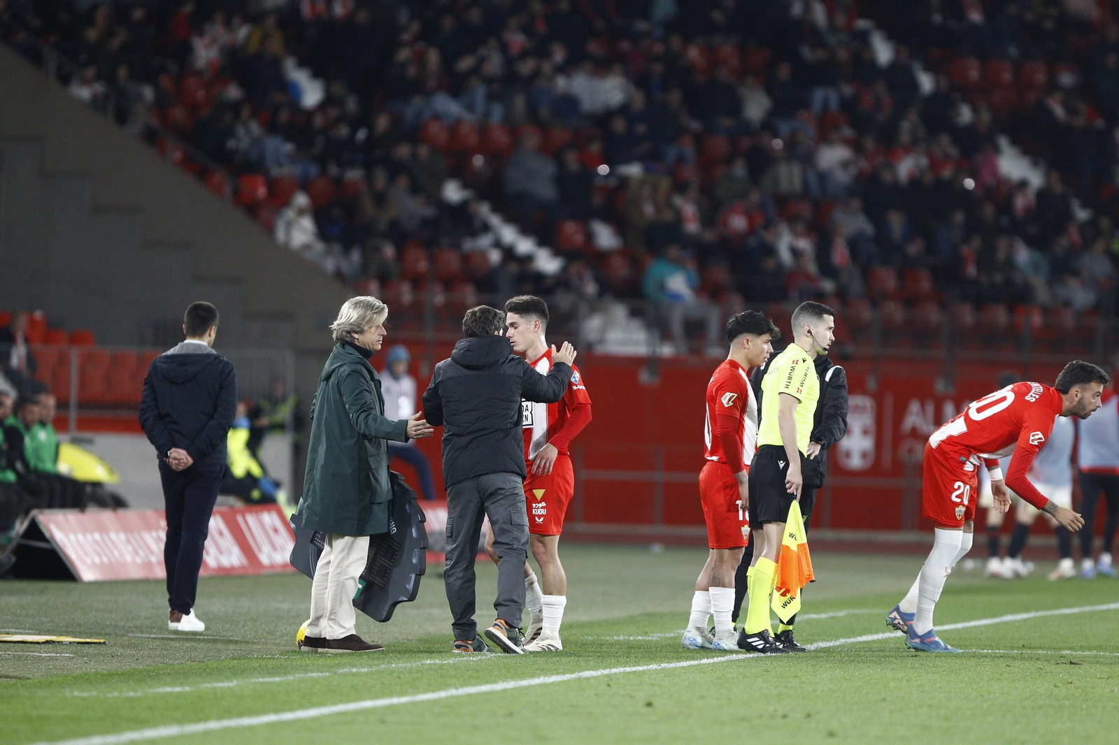 La U.D. Almería se impone por 1-0 al C.D. Mirandés y alcanza la segunda plaza, en imágenes