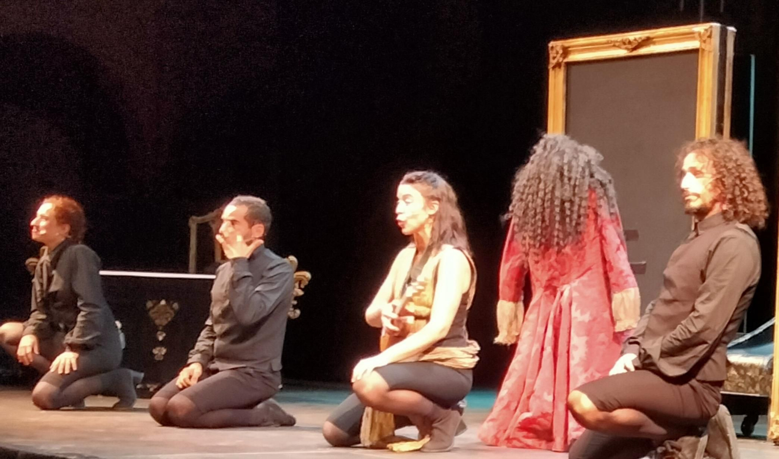 Los actores de ¡'Vive Molière!', en el escenario de San Luis Gonzaga.