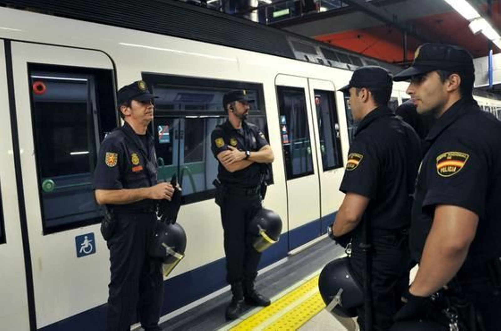 El paro de los empleados del Metro, que no cuenta con servicios mínimos, provoca desde el lunes el caos circulatorio en la capital. 

Foto: Agencias