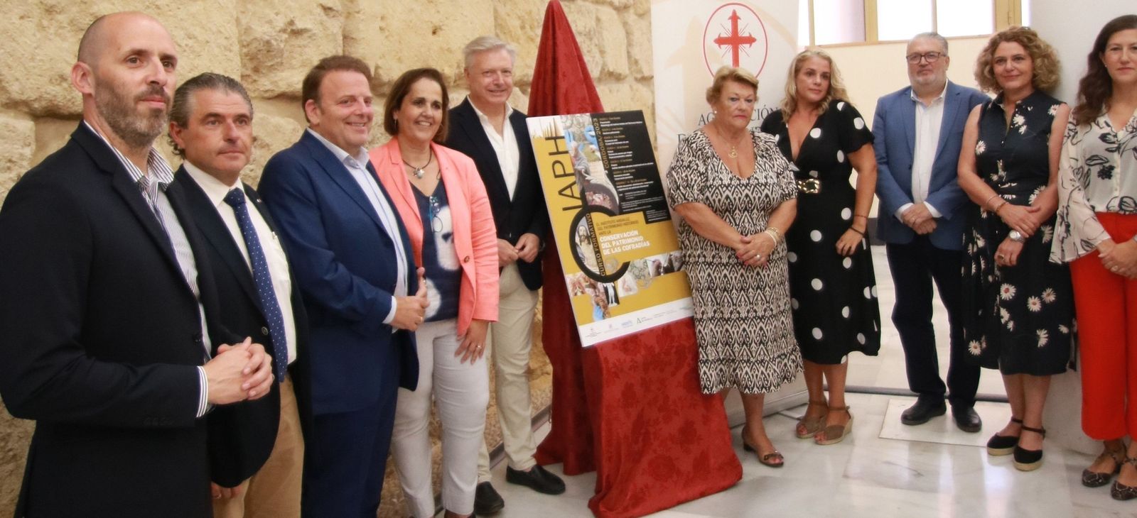 Las autoridades y organizadores, durante la presentación del curso.