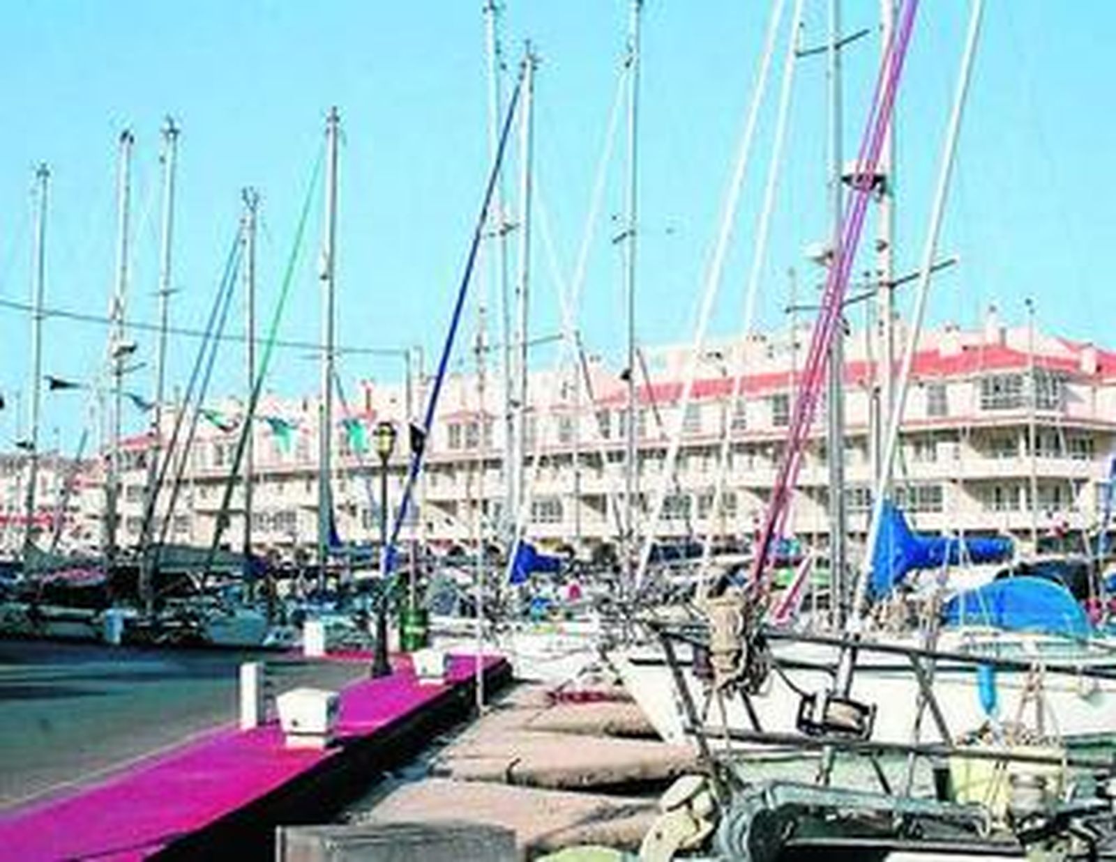 En verano hay más movimiento de embarcaciones pero menos atraques.