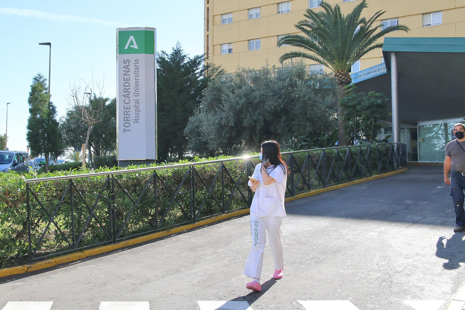 Una profesional sanitaria del Hospital Universitario de Torrecárdenas.