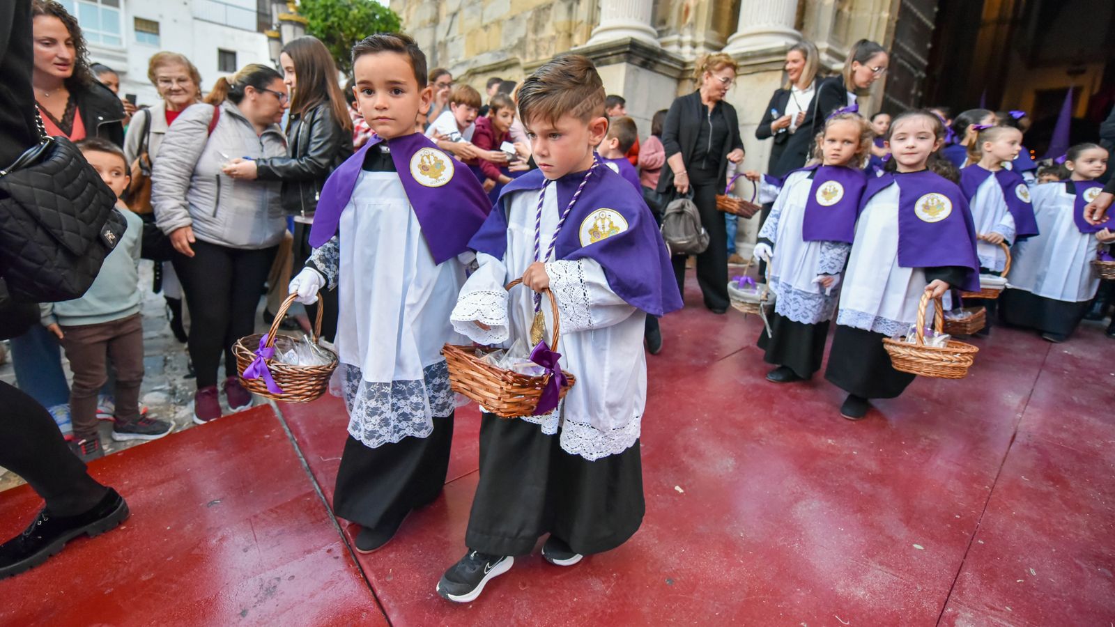 Fotos del Lunes santo en Tarifa: Nuestro Padre Jesús en la Oración en el Huerto y Nuestra Madre de Dios y del Rosario