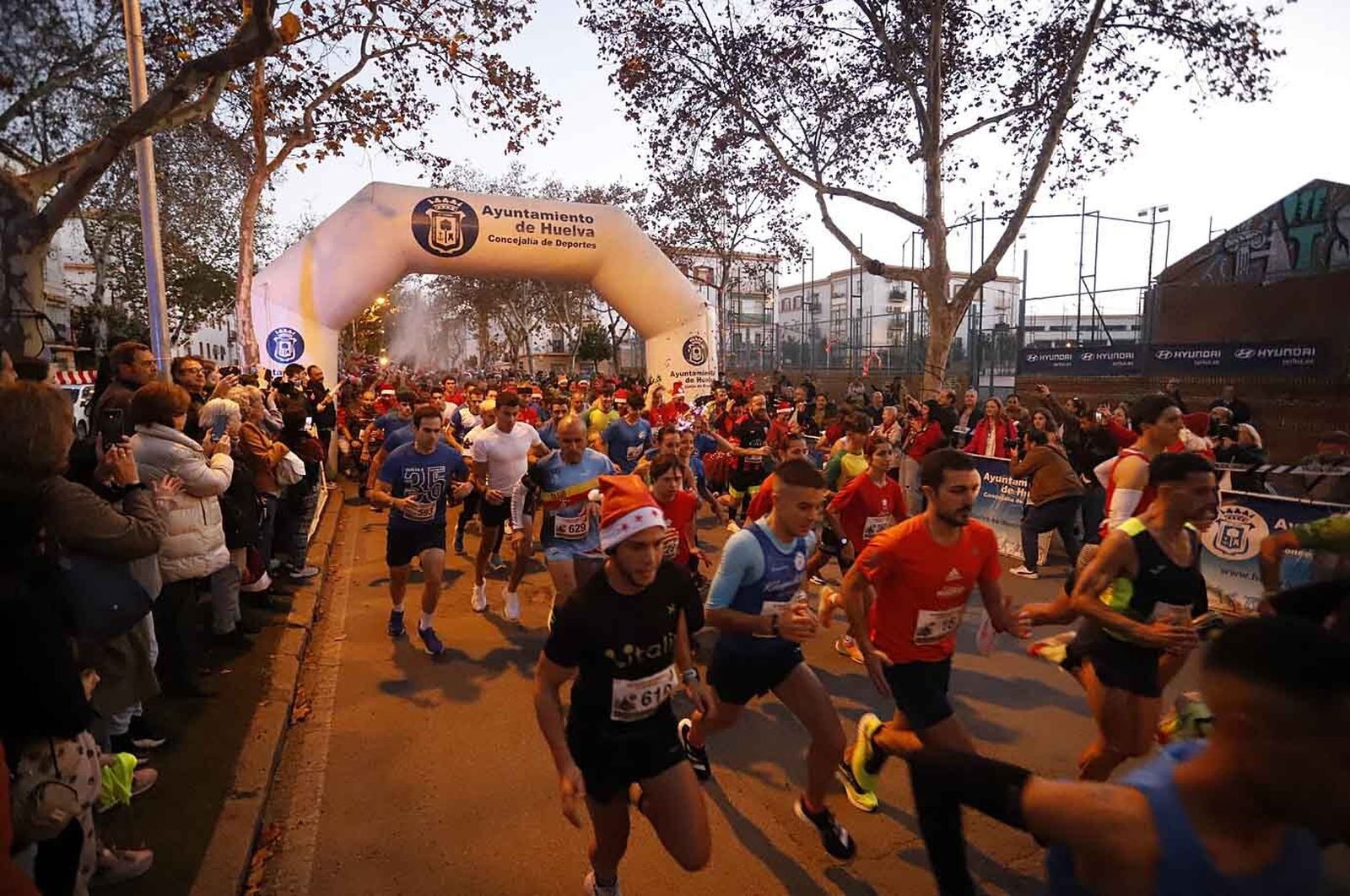 Imágenes de la carrera de San Silvestre en Huelva