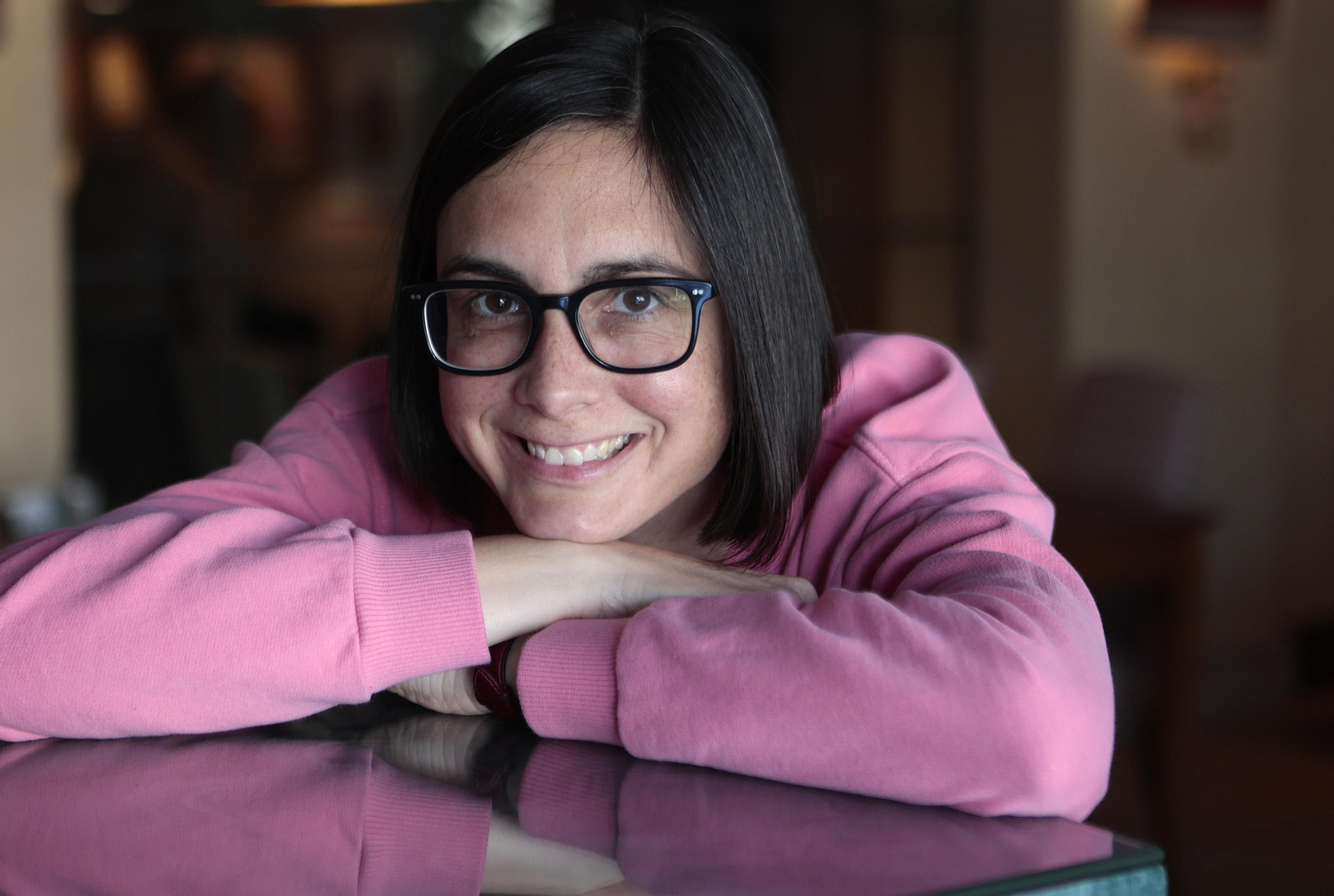 La escritora Inés Martín Rodrigo, fotografiada este miércoles en una visita a Sevilla.