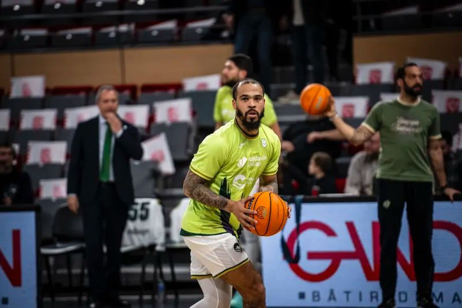 Cobbs, durante el calentamiento.