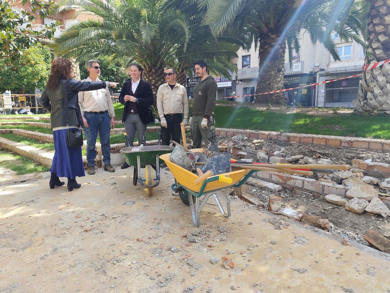 Vallejo, con técnicos y operarios.