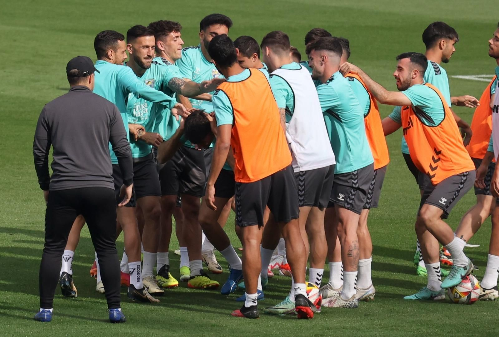 El administrador judicial y Kike Pérez arropan a Pellicer en el Anexo