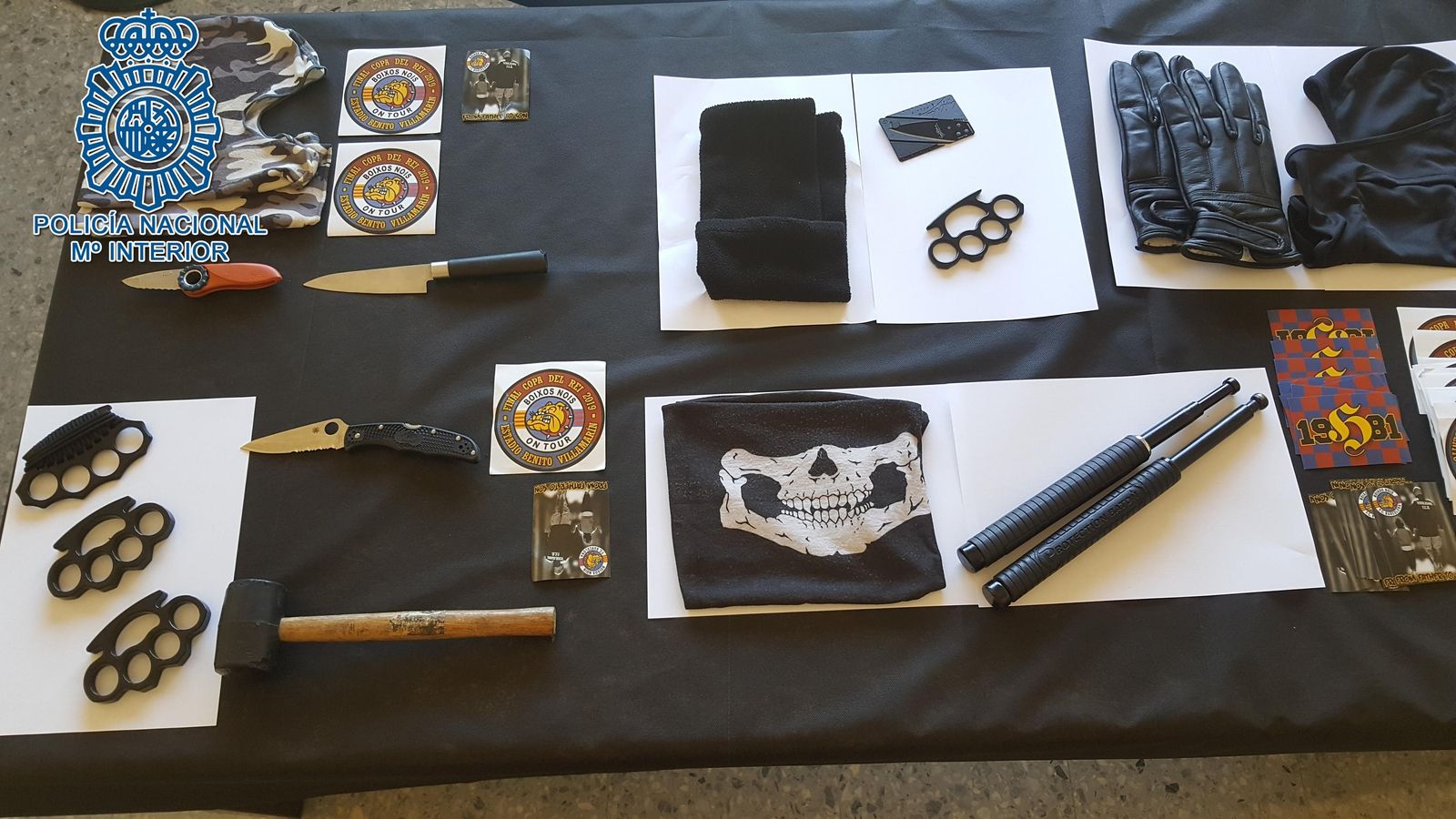 Material intervenido a los Boixos Nois en Sevilla.