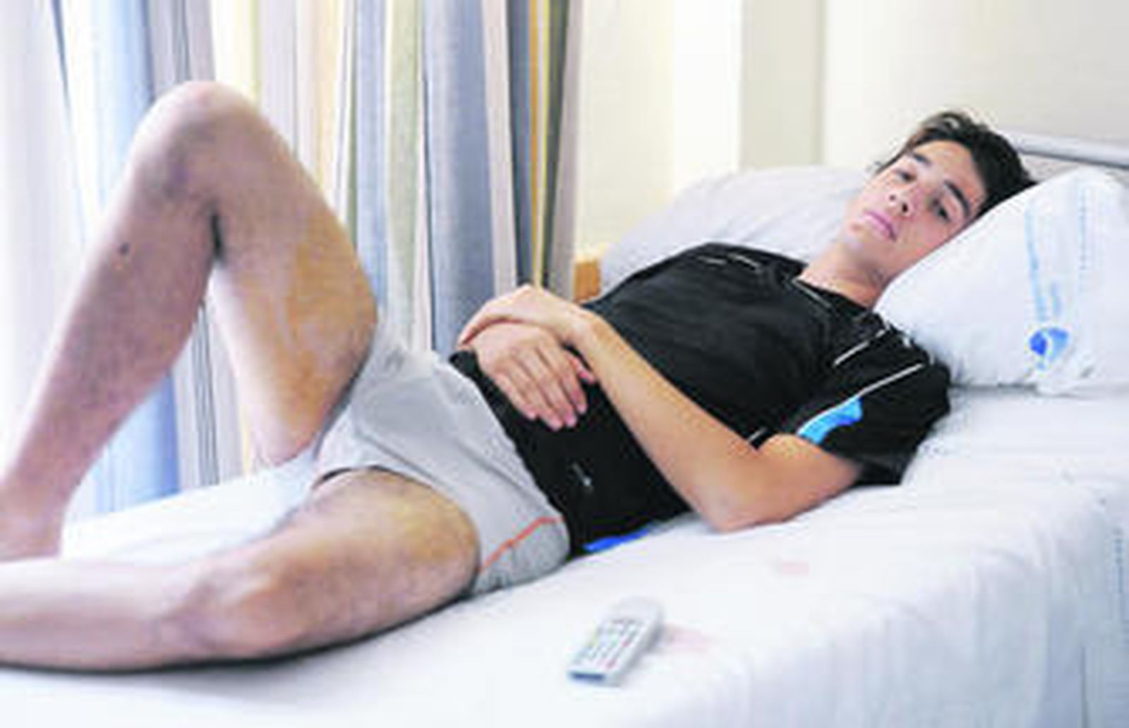 El novillero Thomas Joubert, convalecíente ayer en la Clínica Sagrado Corazón.