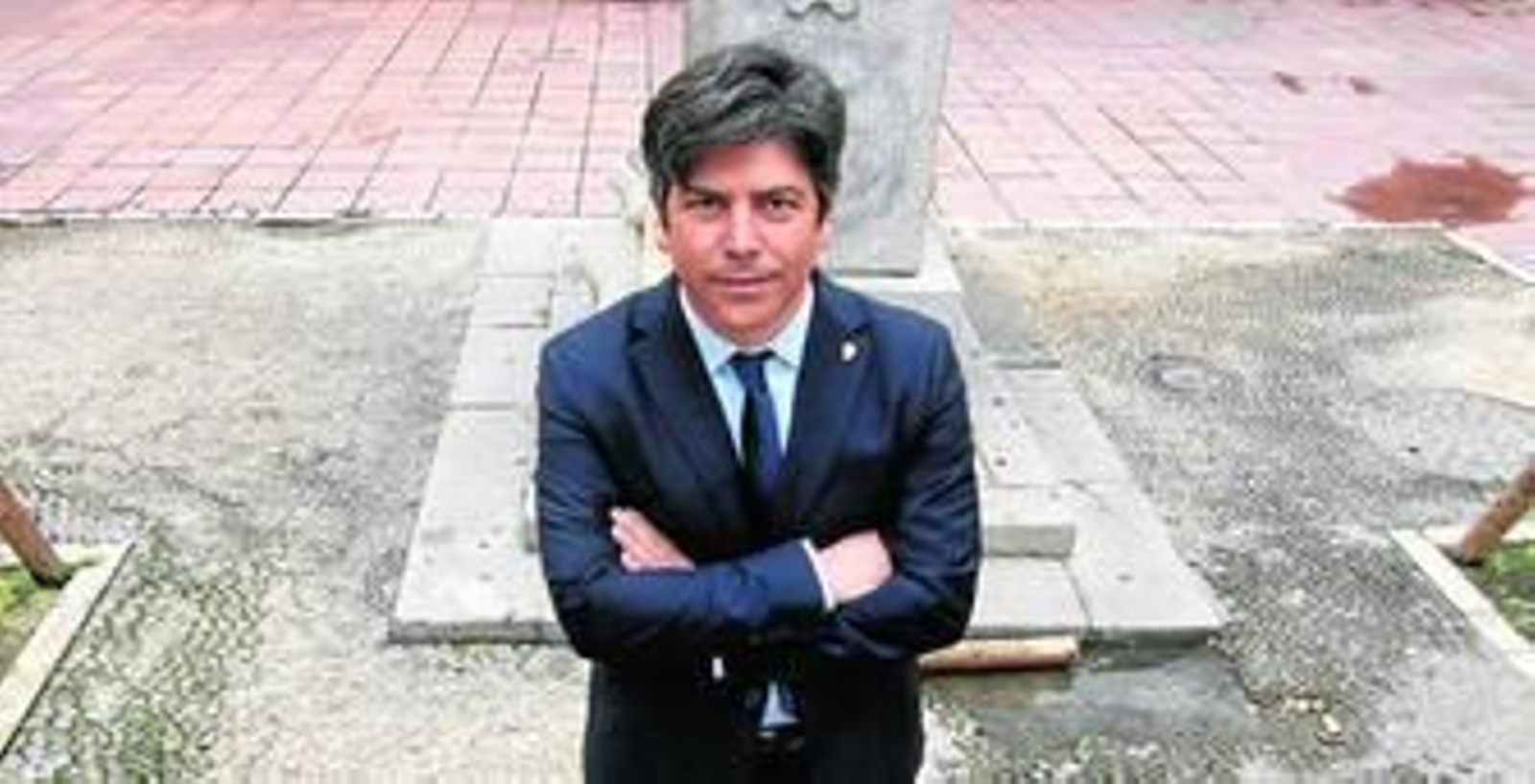 El primer edil montillano, en la plaza de San Miguel, en Córdoba capital.