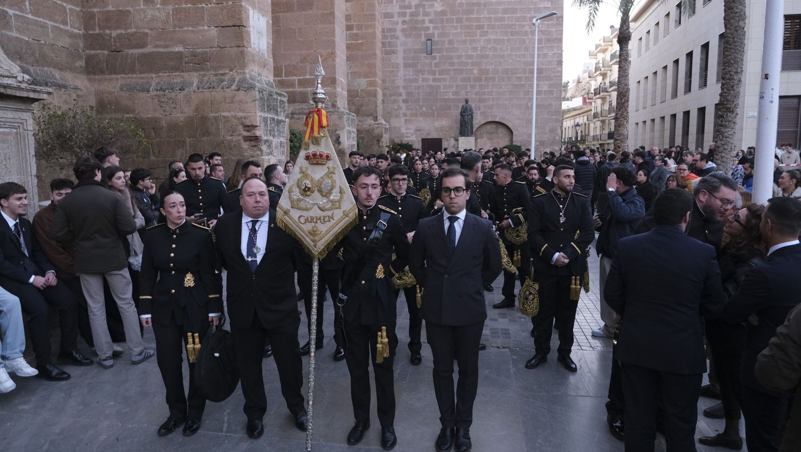La Banda de Cornetas y Tambores Nuestra Señora del Carmen arropa al Cristo de Medinaceli, en imágenes