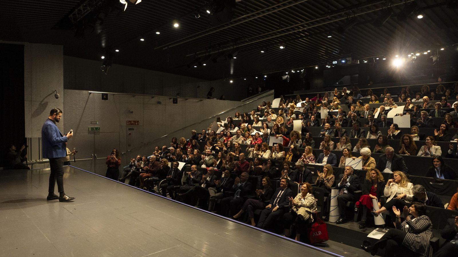 Vista general del público asistente a 'La Red Humana'
