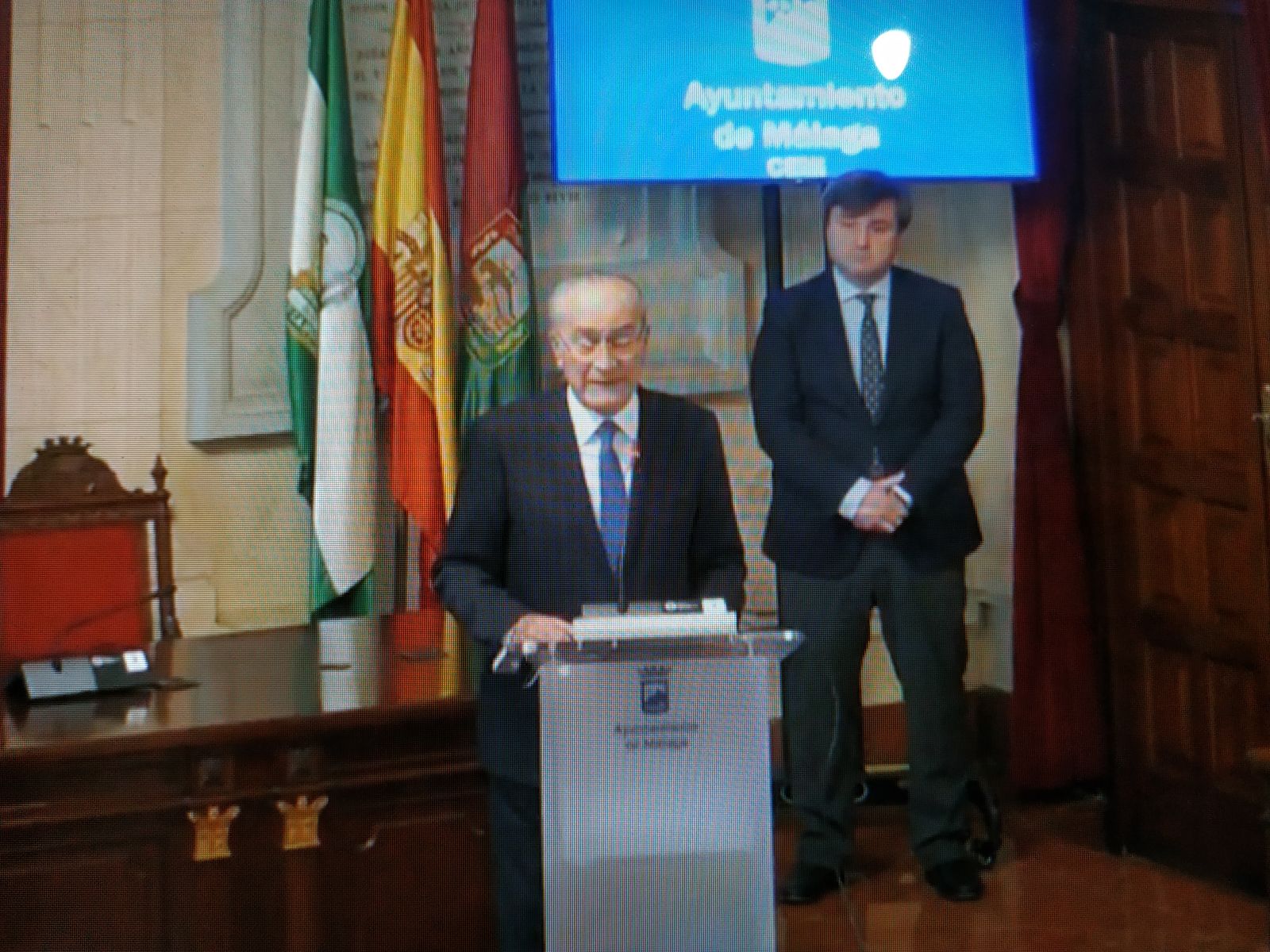 Francisco de la Torre, en el Salón de Plenos, durante la rueda de prensa.