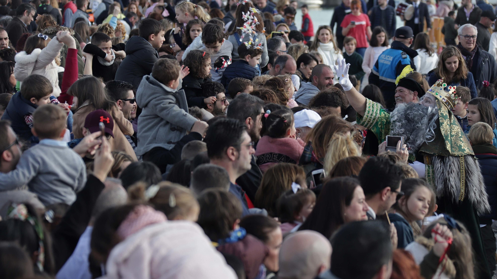 Imágenes del arrastre de latas en Algeciras