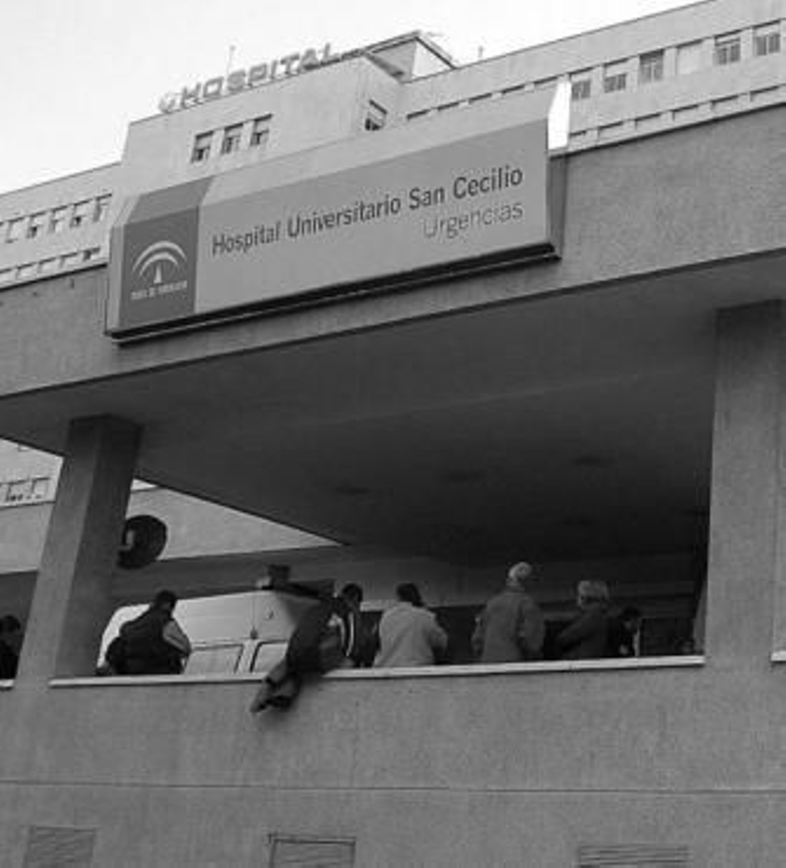 Fachada del Hospital San Cecilio, donde se produjo la intervención quirúrgica.
