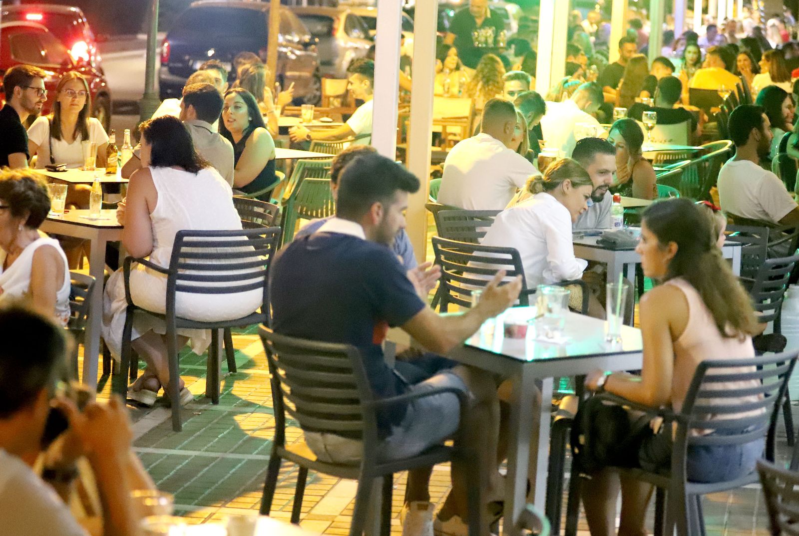 Las terrazas son la prioridad para las noches onubenses de verano.