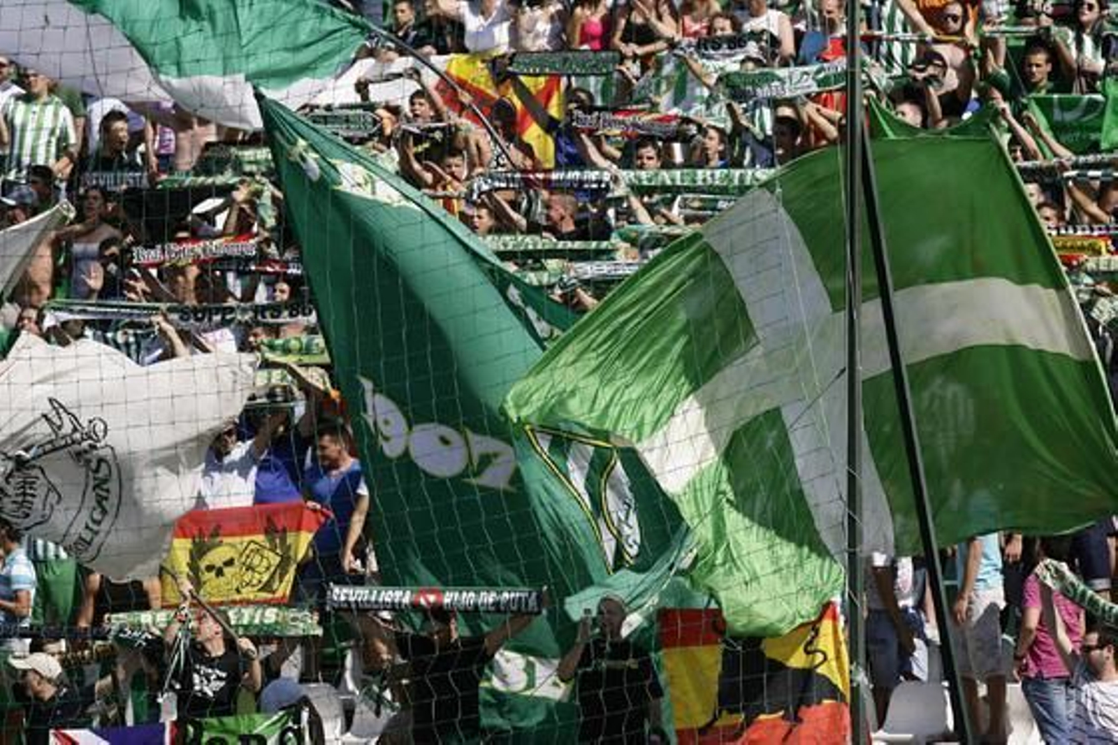 El Betis gana el último partido de la Liga al Villarreal B (2-1). / Antonio Pizarro