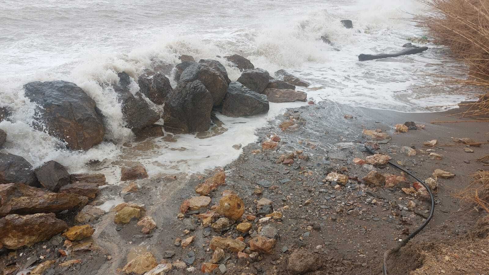 Adra reclama a Costas actuaciones de urgencia en el litoral tras el temporal