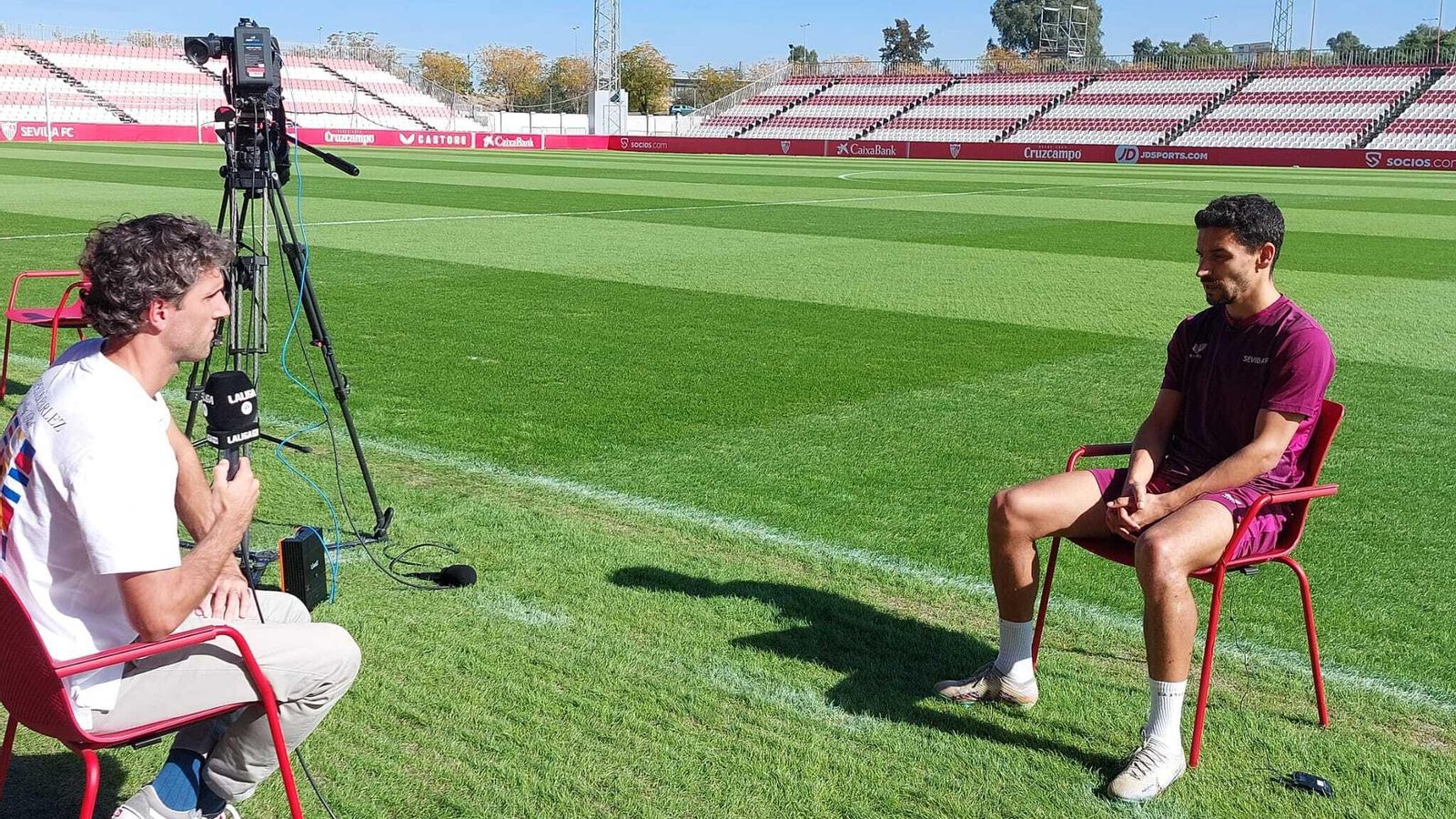 Jesús Navas, durante el 'media day' de este viernes, atiende a LaLiga.