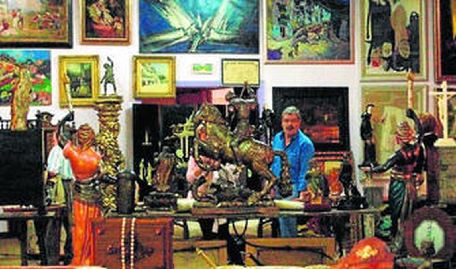 Artículos. Relojes, joyas, libros, juguetes, mantones, lámparas, muebles y alfombras son sólo algunos ejemplos del inventario que se podrá conocer en este encuentro.