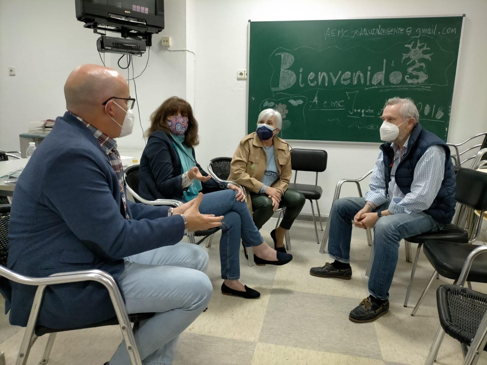 Un momento de la reunión con la entidad.