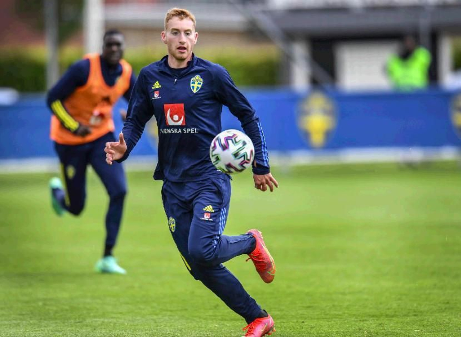 Kulusevski, en un entrenamiento.