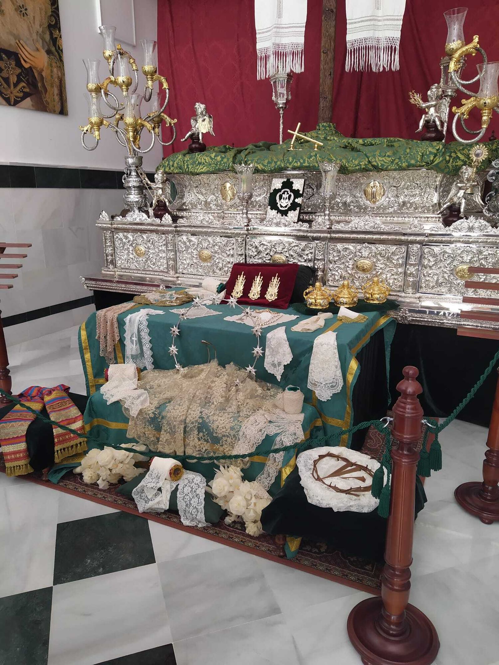 Enseres de la Vera-Cruz  en su casa hermandad