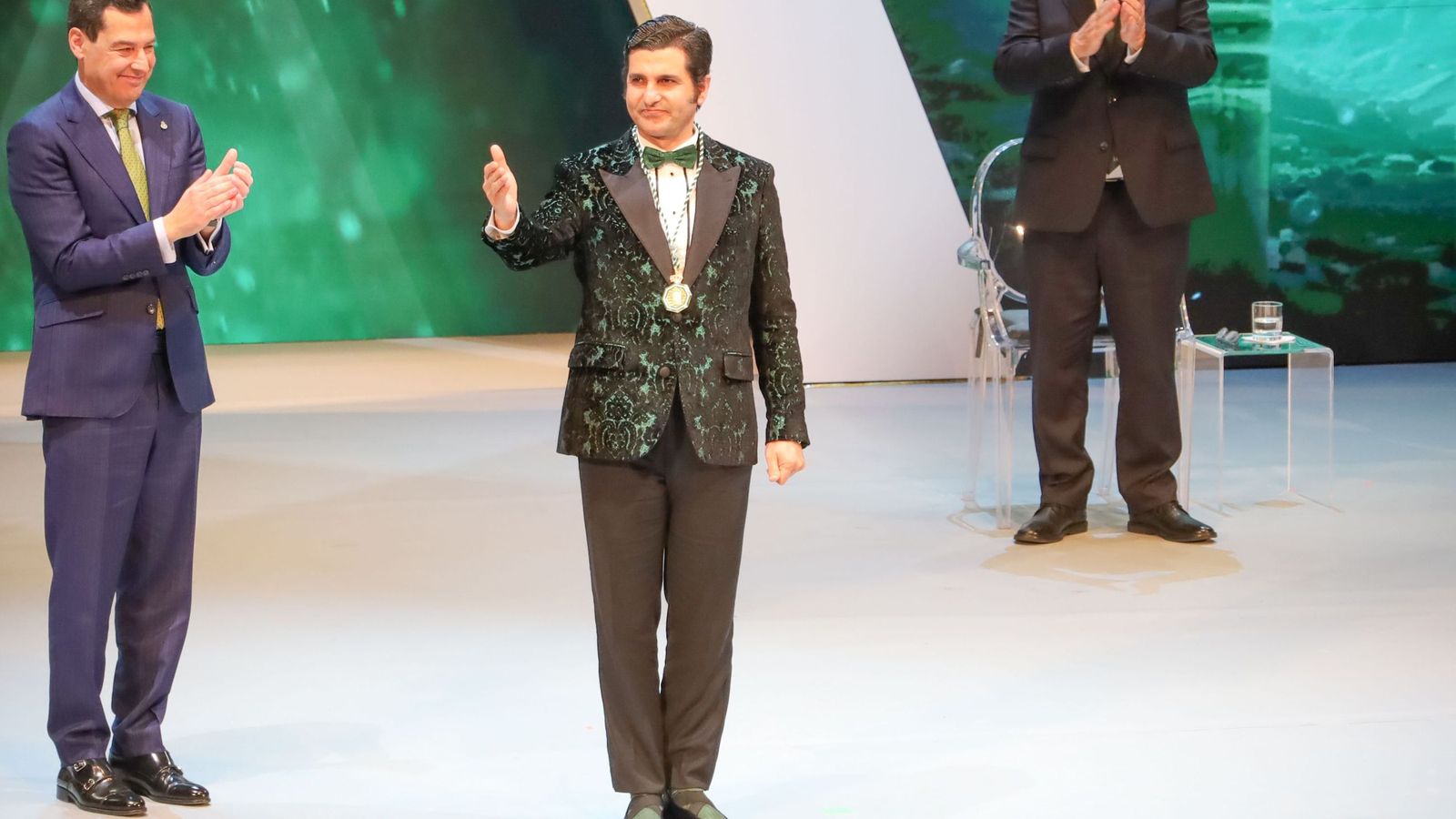 Morante, genio y figura en la recogida de su Medalla de Andalucía