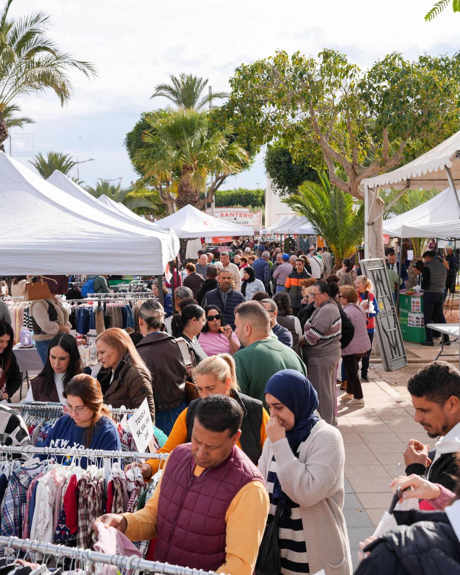El Mercado de Saldos se celebra este domingo en Campohermoso.