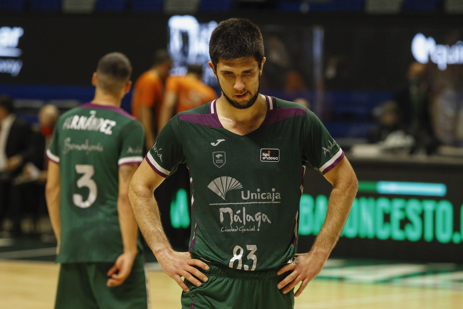 Axel Bouteille, cabizbajo, ante el Casademont Zaragoza.