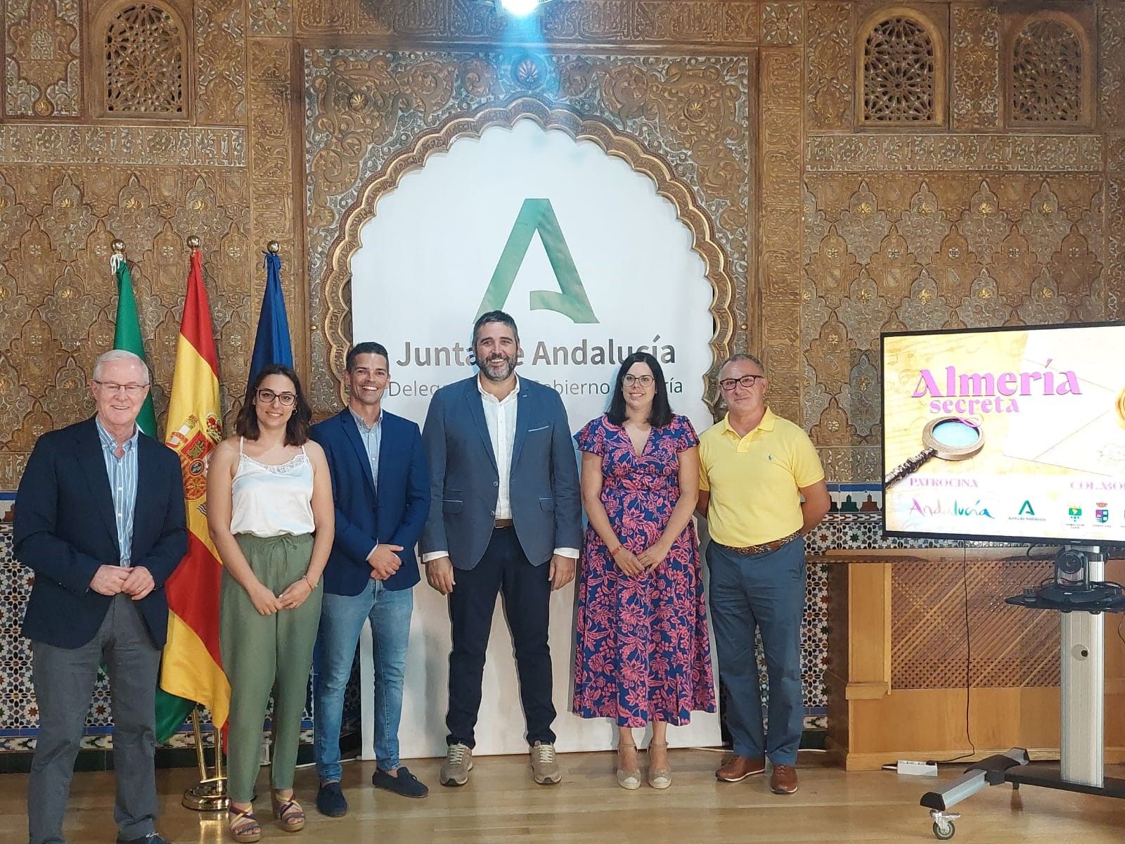 Acto de presentación del programa Almería Secreta por Juan José Alonso y Almudena Morales.