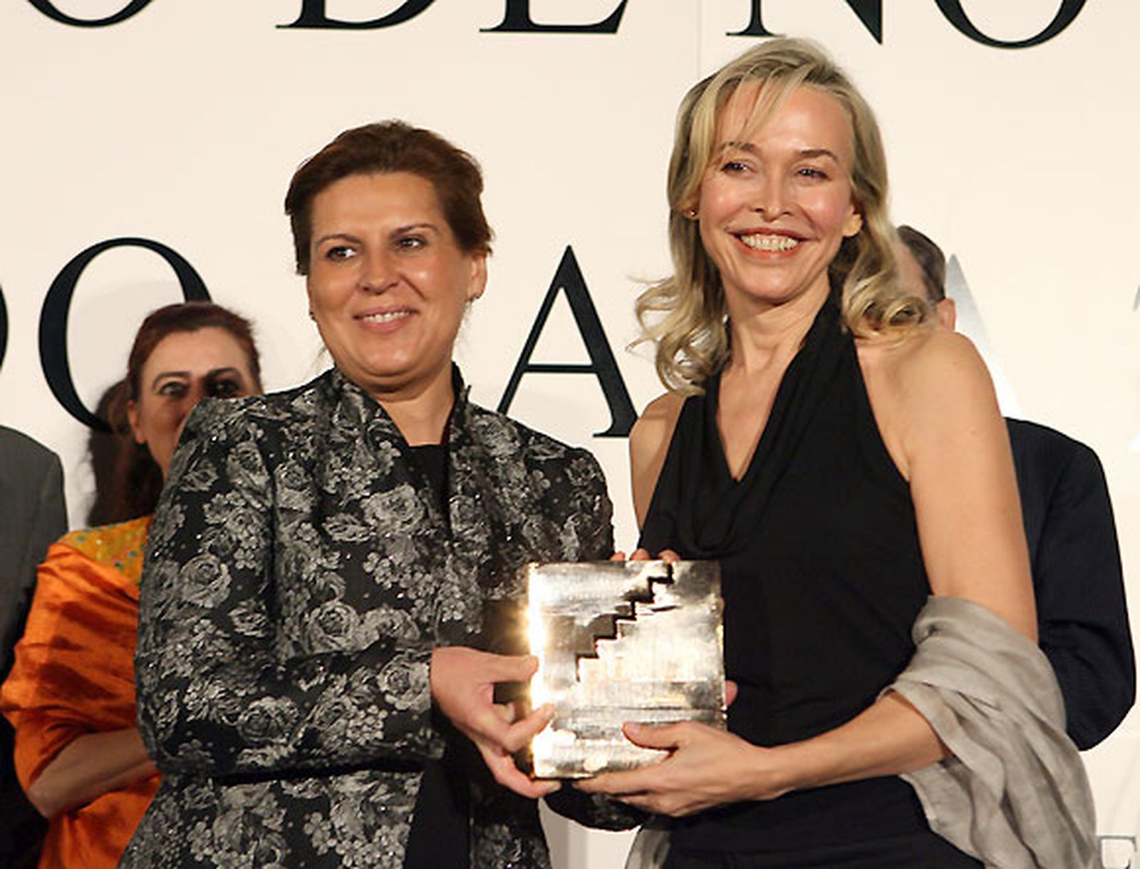 Susana Fortes gana el Premio Fernando Lara con la novela 'Esperando a Robert Capa'