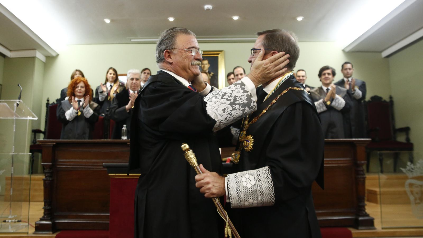 Con el decano saliente, Eduardo Torres.