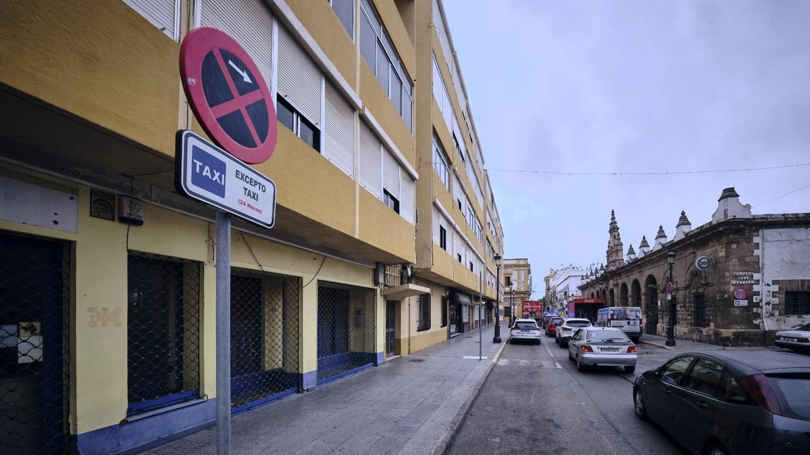 En la avenida de la Bajamar se han eliminado también múltiples aparcamientos.