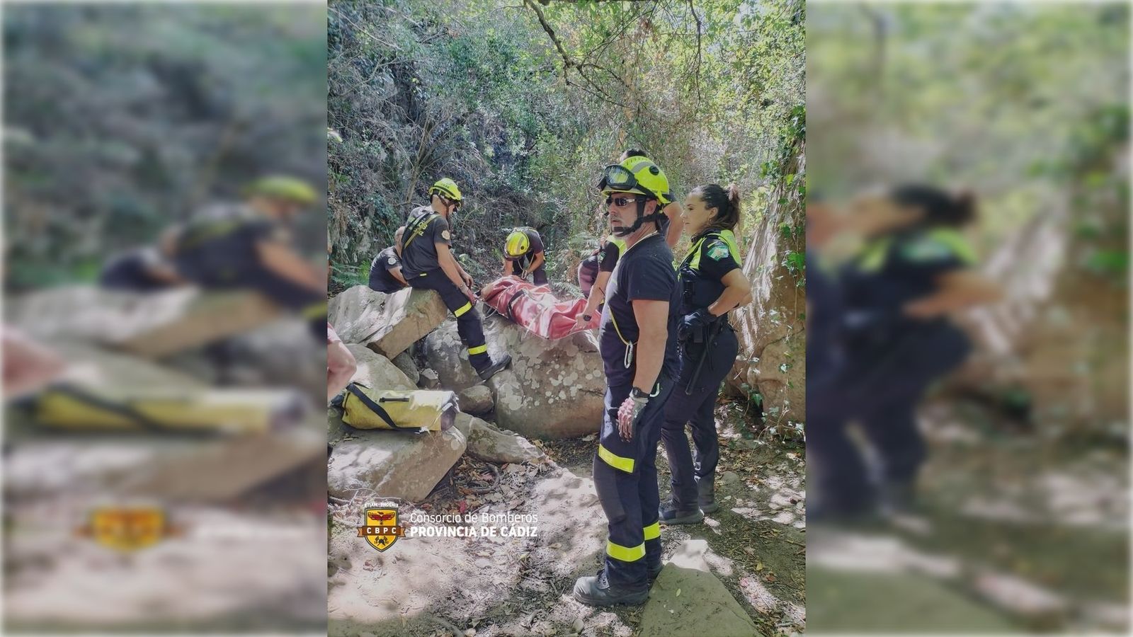 Complicado rescate de una senderista tras sufrir un accidente en el río ...
