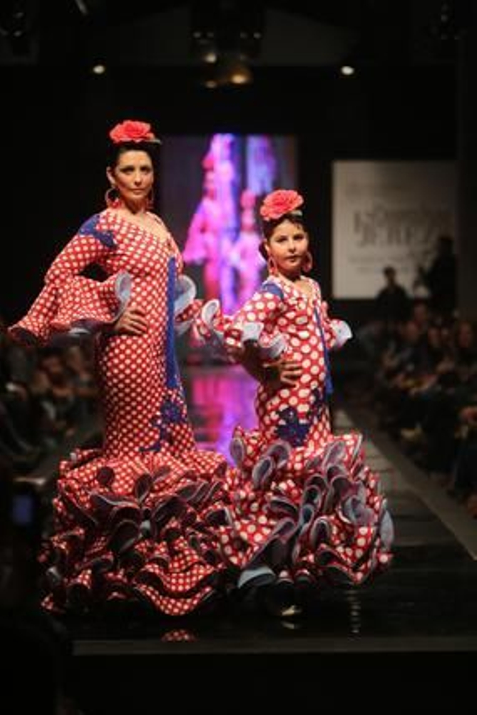 En la colección 'Va por ti', Pilar Rubio apuesta por los tonos verdes y cardenales, líneas muy limpias, mucho vuelo y pocos adornos.

Foto: Juan Carlos Corchado