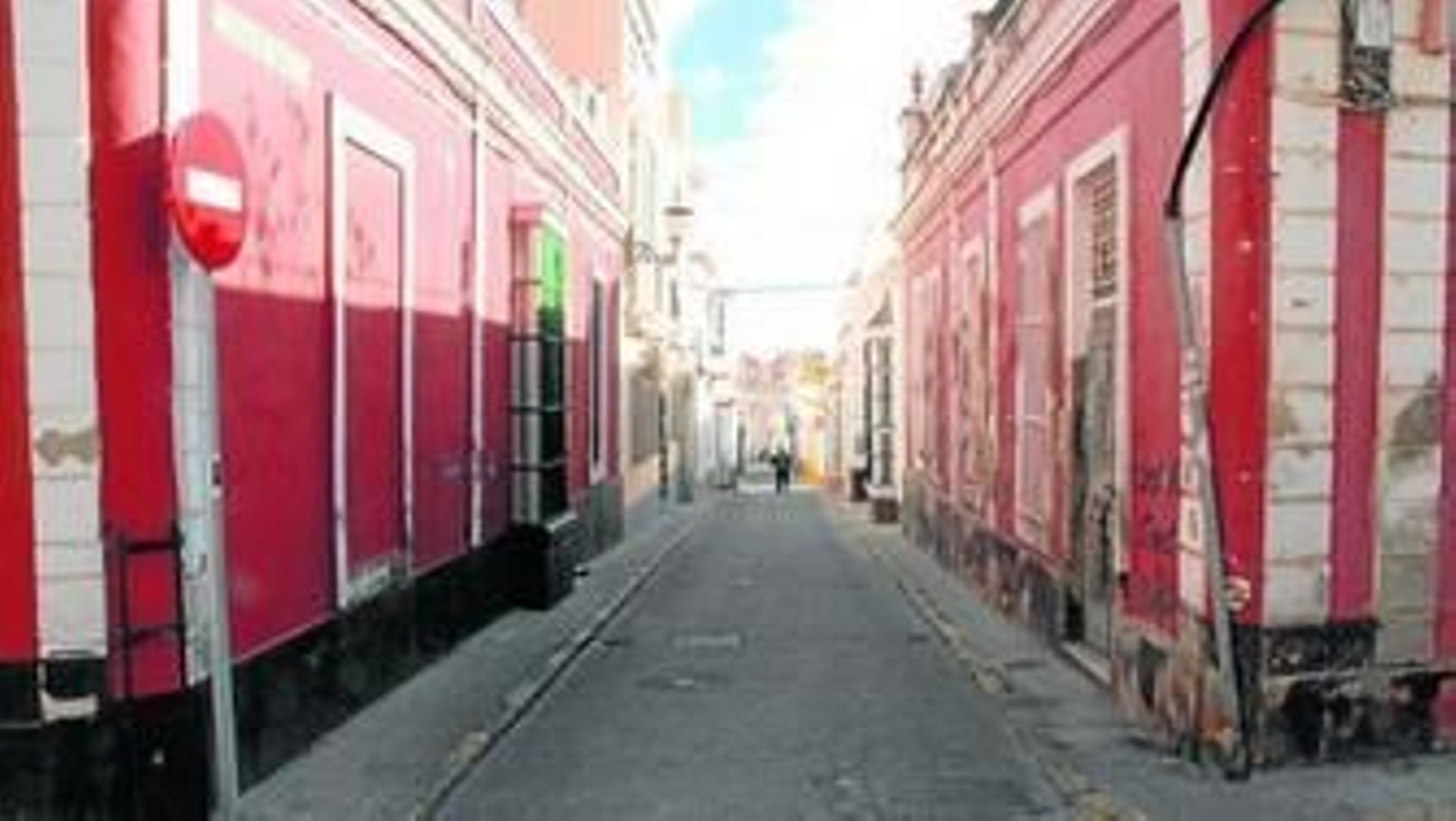 Vista actual de la calle Tirso de Molina de San Fernando, donde se produjo el atentado al diputado Antillón en 1813.