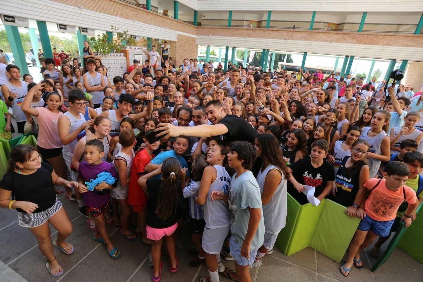 Las fotos de la visita de Juancho Hernangómez al Campus WOB CaixaBank