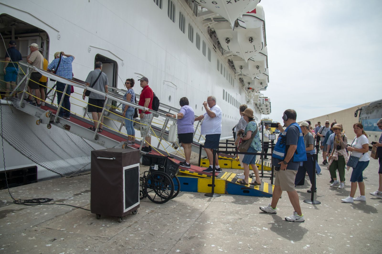 El Puerto de Motril recibe el mayor buque de su historia, en imágenes